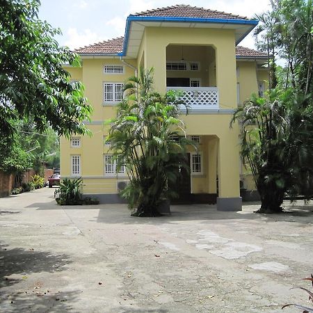 Golden Guest Inn Γιανγκόν Εξωτερικό φωτογραφία