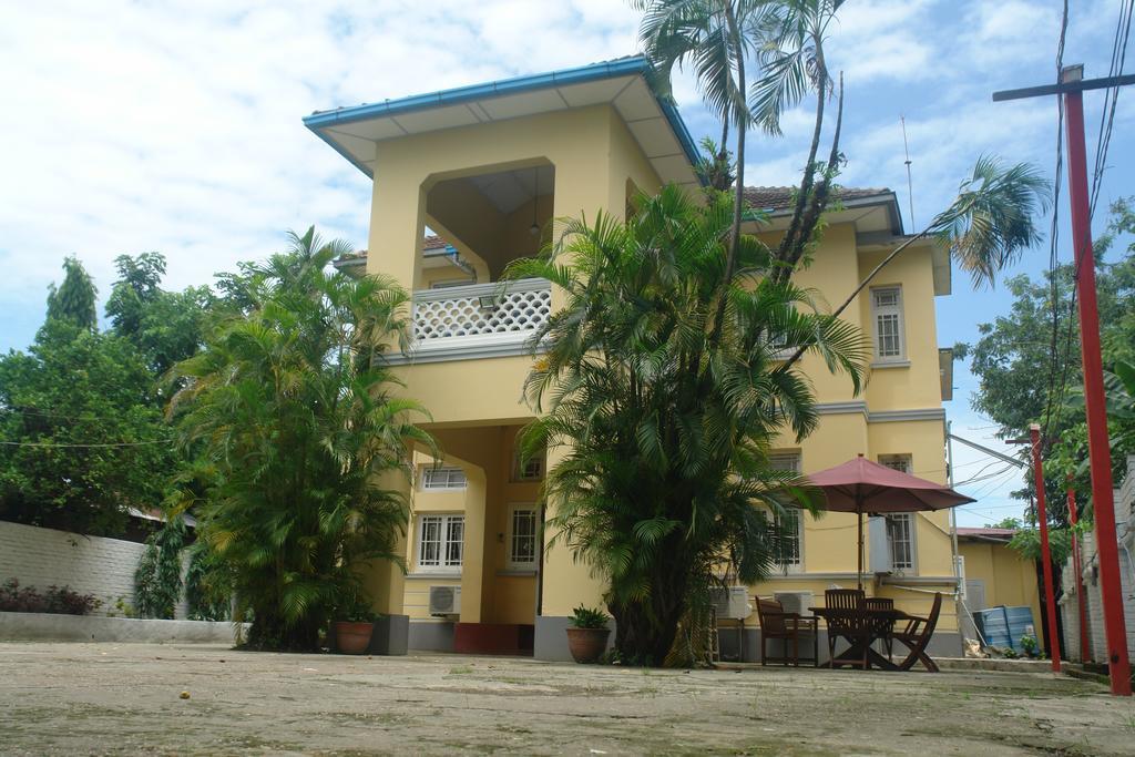 Golden Guest Inn Γιανγκόν Εξωτερικό φωτογραφία