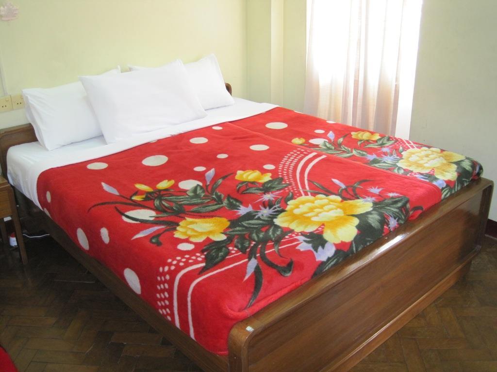 Golden Guest Inn Γιανγκόν Εξωτερικό φωτογραφία