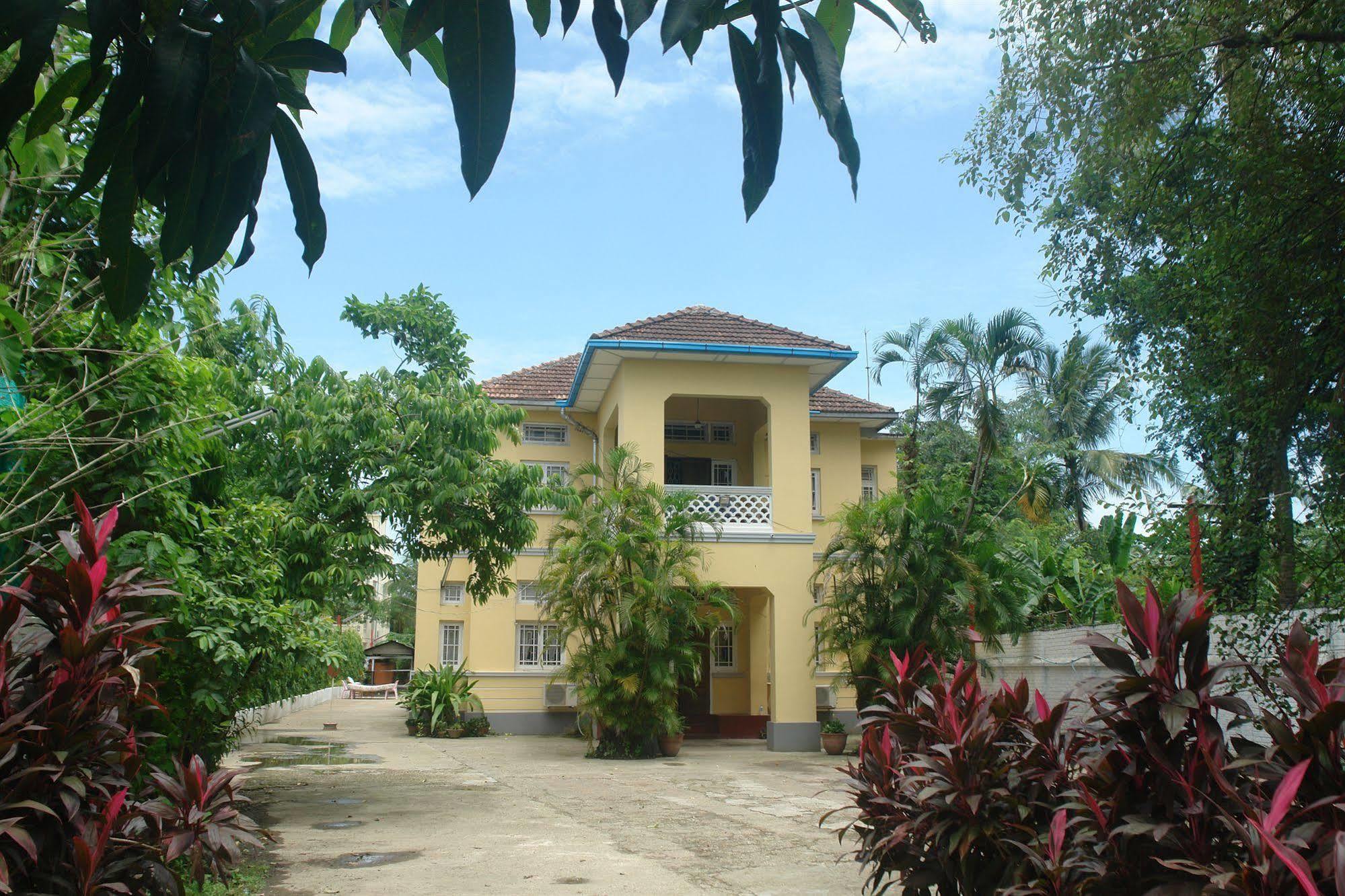 Golden Guest Inn Γιανγκόν Εξωτερικό φωτογραφία
