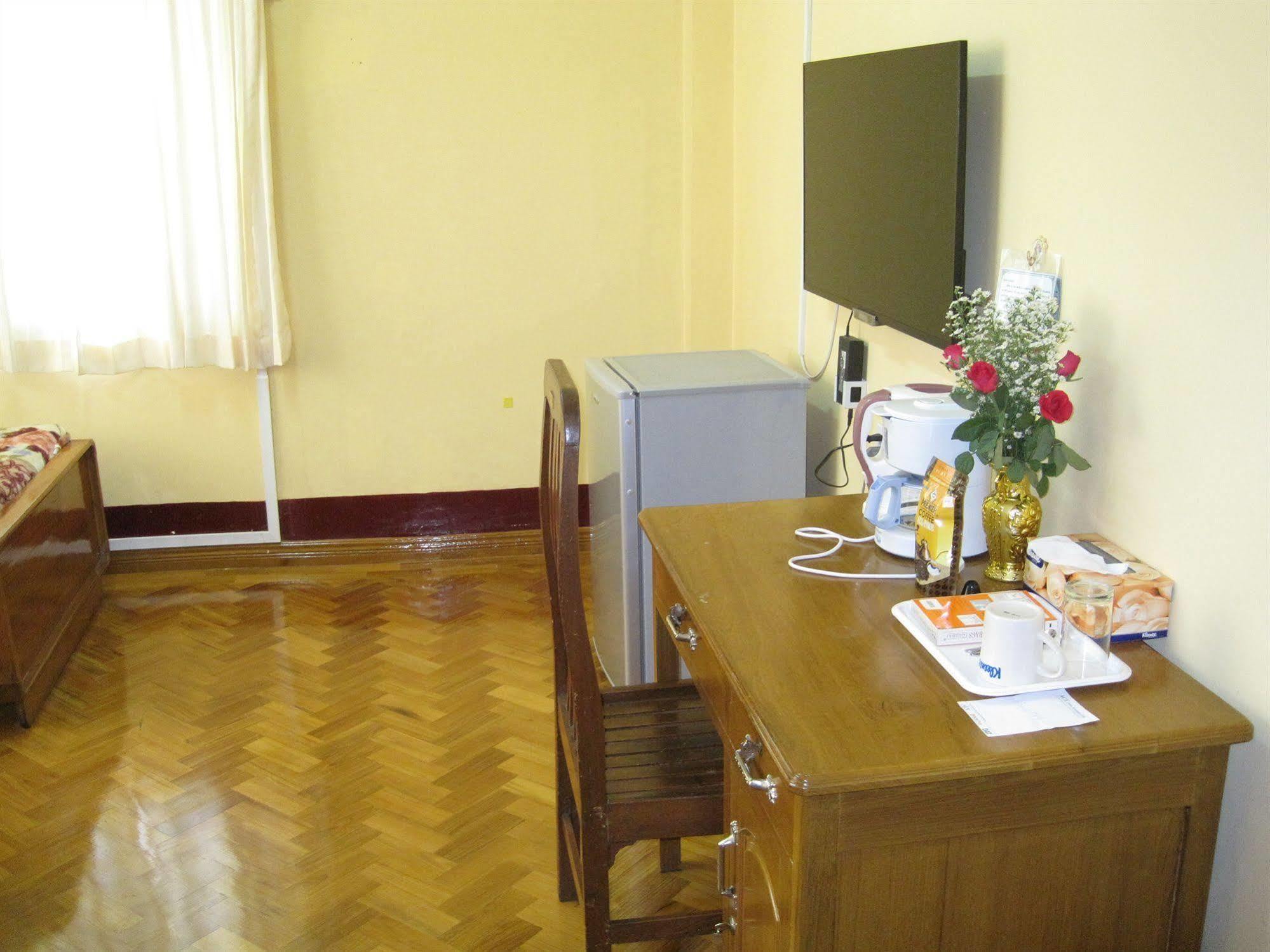 Golden Guest Inn Γιανγκόν Εξωτερικό φωτογραφία