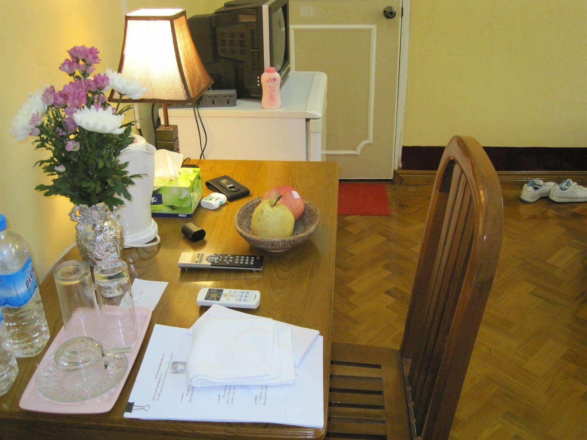 Golden Guest Inn Γιανγκόν Εξωτερικό φωτογραφία